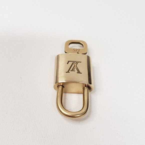 Louis Vuitton Authentic Gold Padlock with Key Shiny - Picture 4 of 10